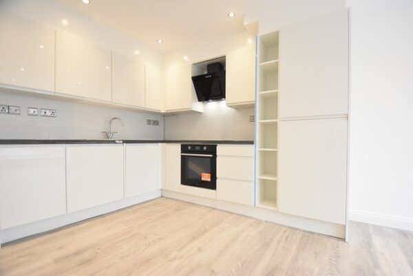 Three Bedroom Flat For Sale in Epsom