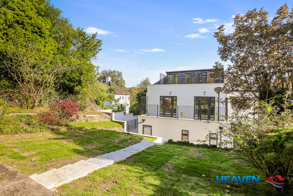 Three bedroom apartment to rent in Purley