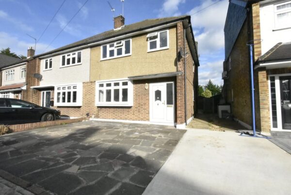 Three Bedroom House in Romford to Rent