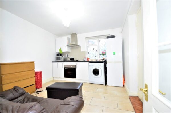 1 Bed Flat To Let Colwood Gardens, London