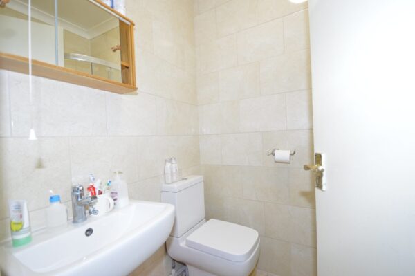 1 Bed Flat To Let Colwood Gardens, London