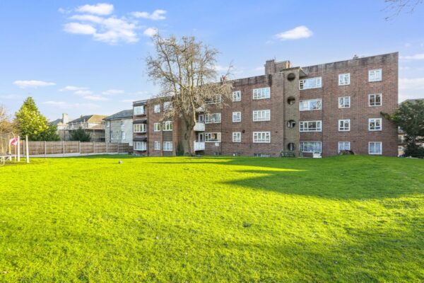 TWO BEDROOM FLAT FOR RENT ON ANERLEY PARK