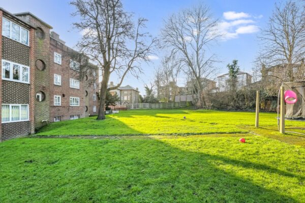 TWO BEDROOM FLAT FOR RENT ON ANERLEY PARK