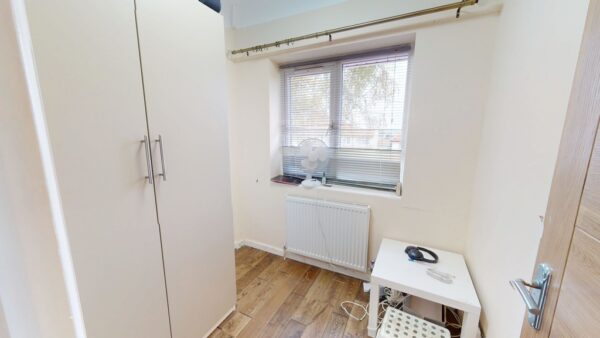 Five Bedroom House in New Addington