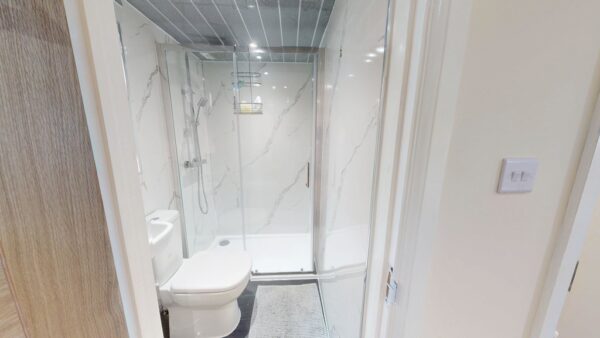 Five Bedroom House in New Addington
