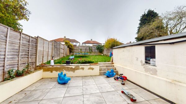 Five Bedroom House in New Addington