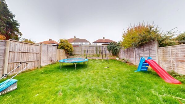 Five Bedroom House in New Addington