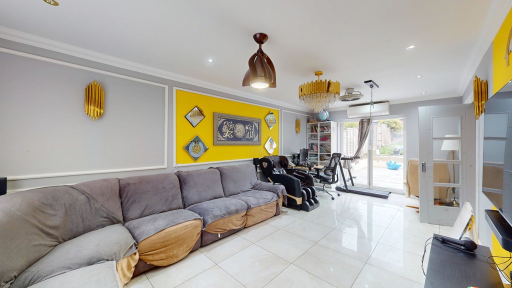 Five Bedroom House in New Addington