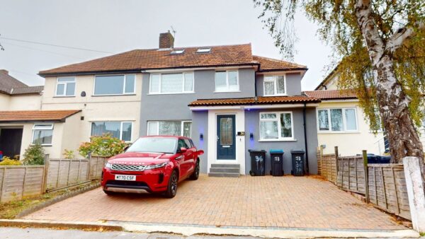 Five Bedroom House in New Addington