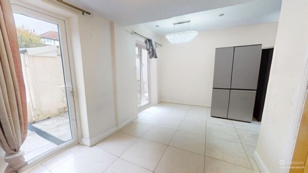 Five Bedroom House in New Addington