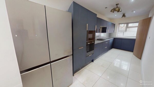 Five Bedroom House in New Addington