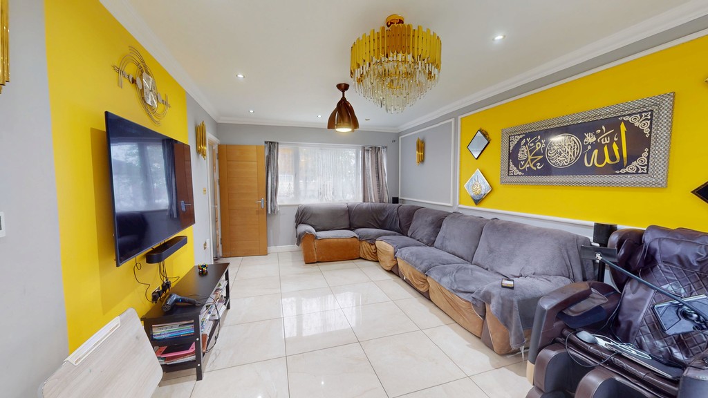 Five Bedroom House in New Addington