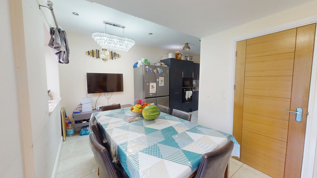 Five Bedroom House in New Addington