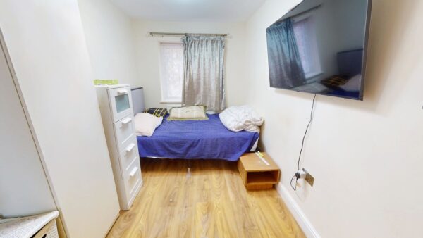 Five Bedroom House in New Addington