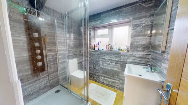 Five Bedroom House in New Addington