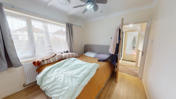 Five Bedroom House in New Addington