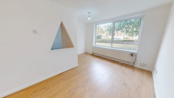 2 Bedroom Flat To Let in Croydon