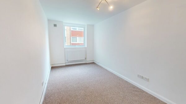 2 Bedroom Flat To Let in Croydon