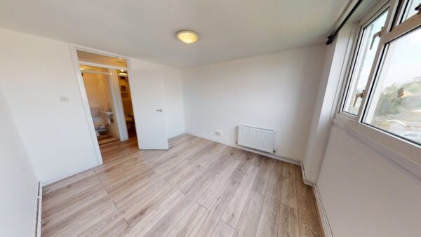 Two bedroom flat to rent in Croydon