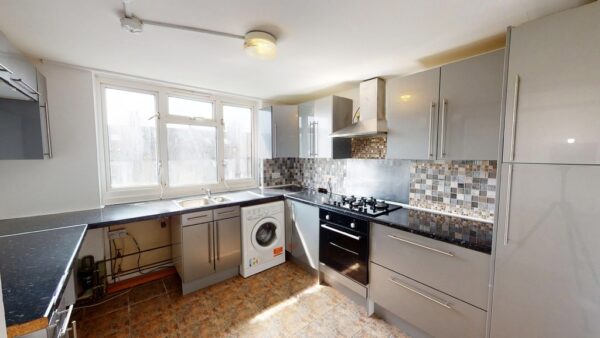 Two bedroom flat to rent in Croydon