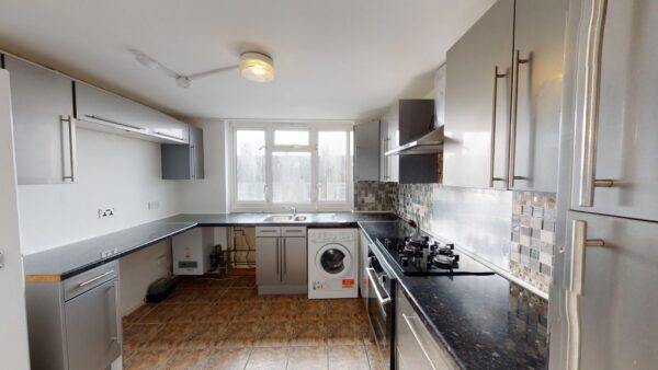 Two bedroom flat to rent in Croydon