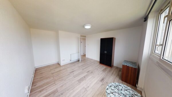 Two bedroom flat to rent in Croydon