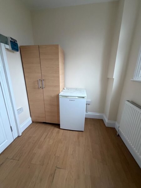 Bedsit To Let In Thornton Heath