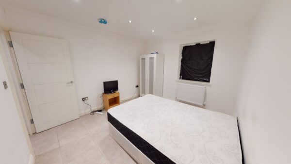 One Bedroom Flat to Rent in Epsom