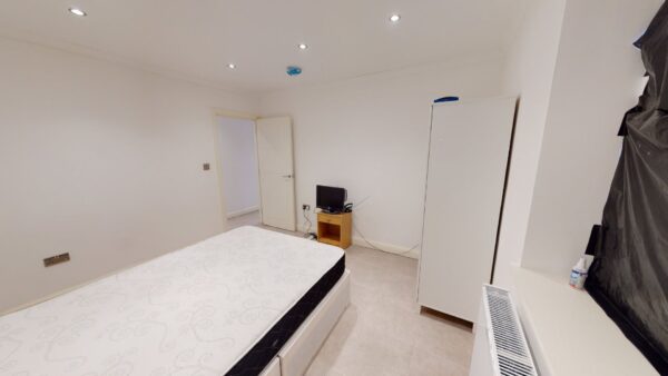 One Bedroom Flat to Rent in Epsom