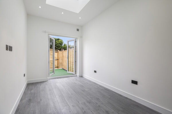 NEW BUILD 4 BEDROOM FLAT TO RENT IN CARSHALTON
