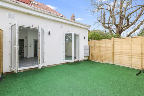 NEW BUILD 4 BEDROOM FLAT TO RENT IN CARSHALTON