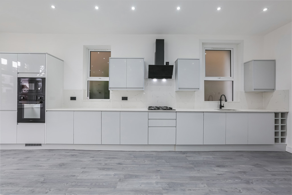 NEW BUILD 4 BEDROOM FLAT TO RENT IN CARSHALTON