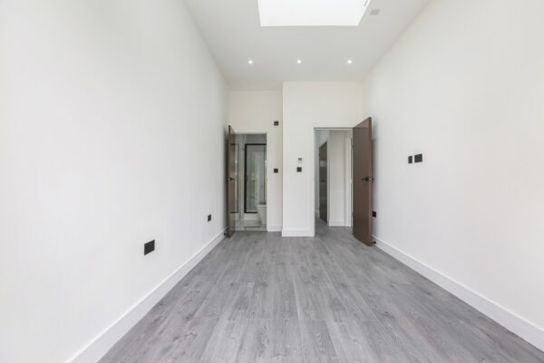 NEW BUILD 4 BEDROOM FLAT TO RENT IN CARSHALTON