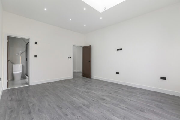 NEW BUILD 3 BEDROOM FLAT TO LET IN CARSHALTON