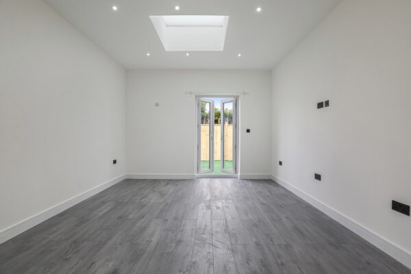 NEW BUILD 3 BEDROOM FLAT TO LET IN CARSHALTON