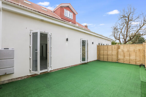 NEW BUILD 3 BEDROOM FLAT TO LET IN CARSHALTON