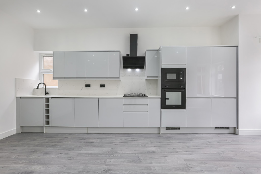 NEW BUILD 3 BEDROOM FLAT TO LET IN CARSHALTON