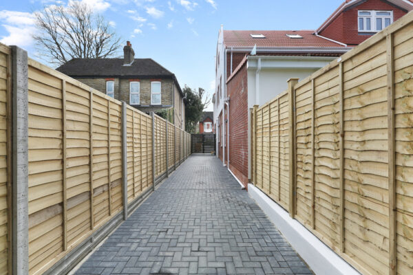 NEW BUILD 3 BEDROOM FLAT TO RENT IN CARSHALTON