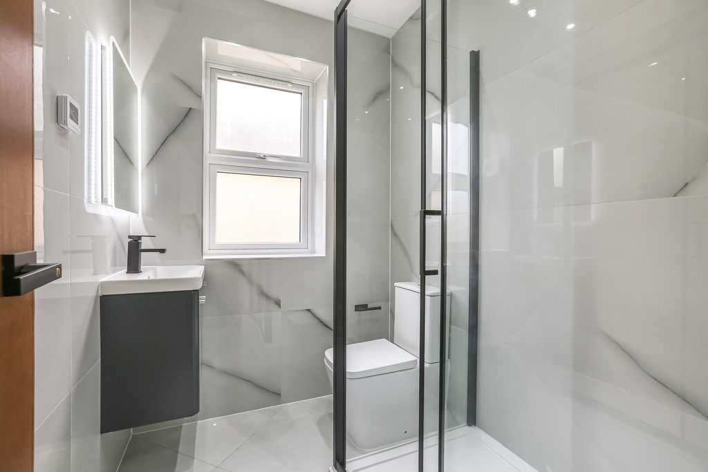 NEW BUILD FLAT TO RENT IN CARSHALTON