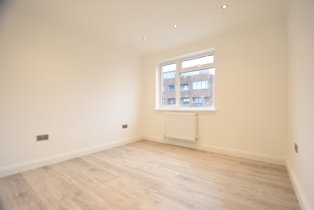 Three bedroom flat to rent in Epsom
