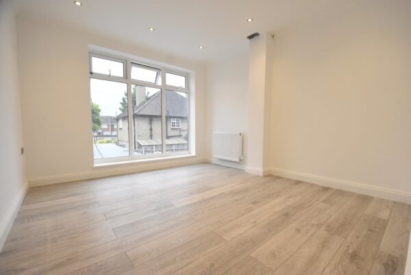 Three bedroom flat to rent in Epsom