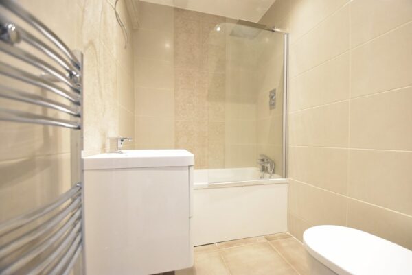 Three bedroom flat to rent in Epsom