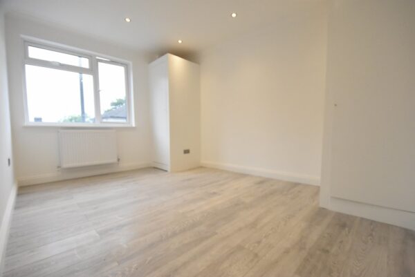 Three bedroom flat to rent in Epsom