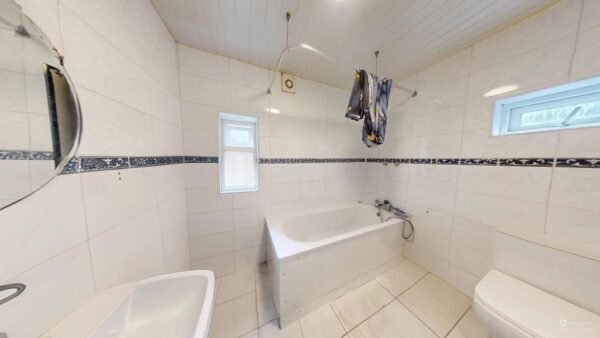 Three Bedroom House To Let in Tooting