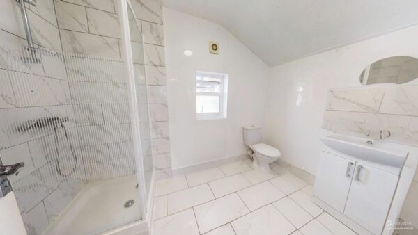 Three Bedroom House To Let in Tooting