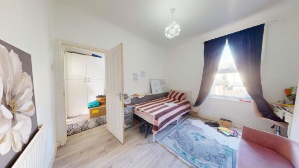 Three Bedroom House To Let in Tooting