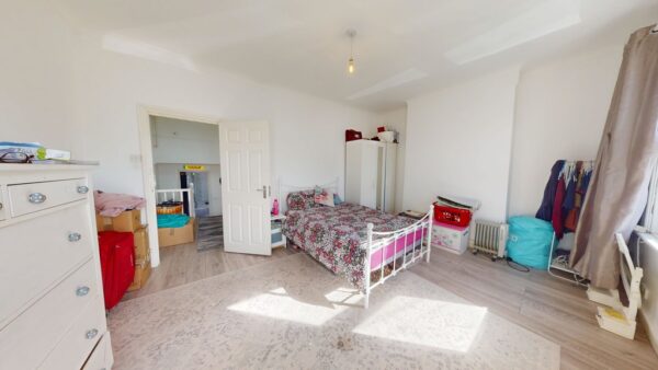 Three Bedroom House To Let in Tooting