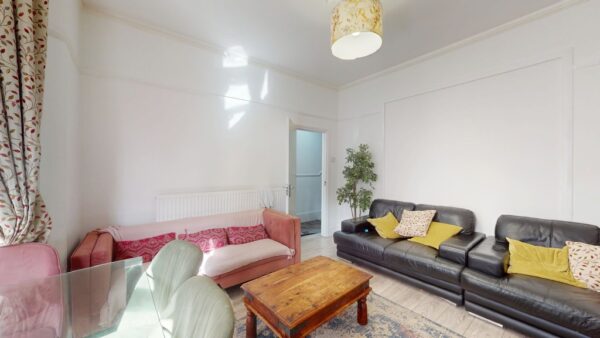 Three Bedroom House To Let in Tooting