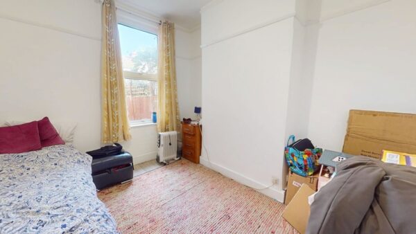 Three Bedroom House To Let in Tooting