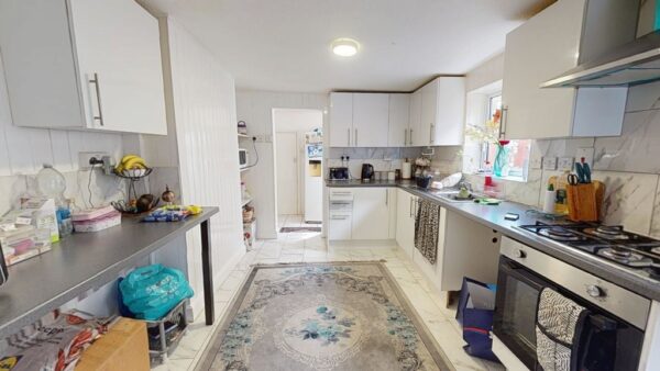 Three Bedroom House To Let in Tooting